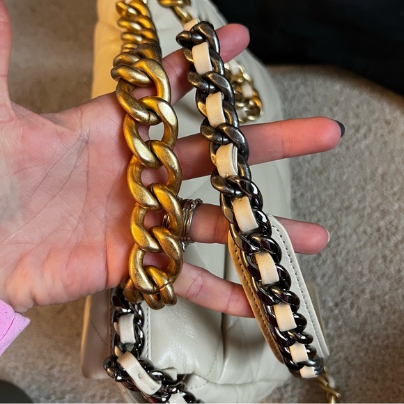 Chanel 19 beige large flap bag lambskin two tone metal - Picture 13 of 14